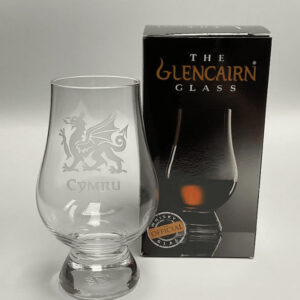 alt= glencairn with welsh dragon and welsh text sitting next to glencain box on a grey background